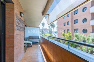 Apartament a Sant Joan-TV3. Piso exterior con dos terrazas