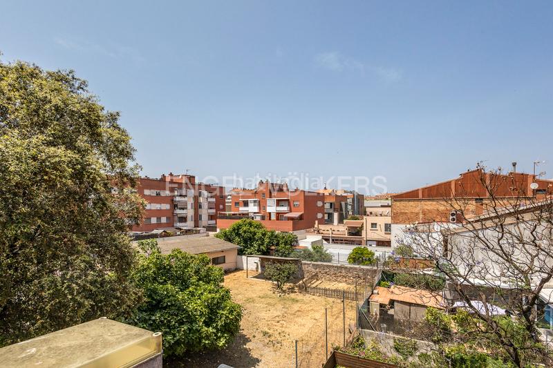 Foto 8b41707e-3cc5-40aa-9b80-1a6a046c6a4c. Casa con riscaldamento parcheggio in Eixample Sant Joan Despí