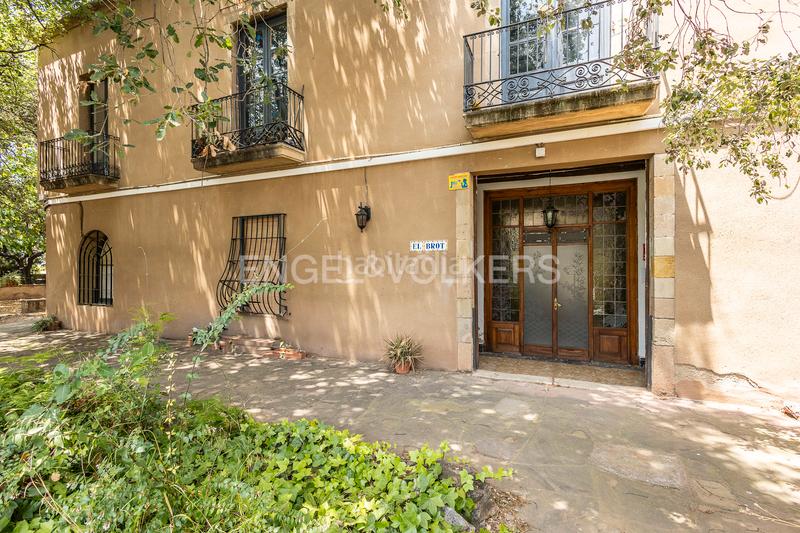 Foto d9fa3301-d089-4860-9f7e-b14ab32c30e0. Casa con riscaldamento parcheggio in Eixample Sant Joan Despí
