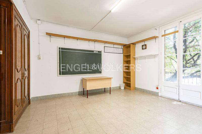 Foto dbddb53f-1251-4836-ab58-ccc90b8af284. Casa con riscaldamento parcheggio in Eixample Sant Joan Despí