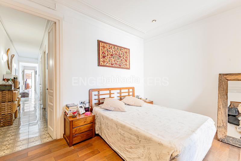 Foto 5bd5ce54-ea2d-4cea-8a9a-6c2d797e9936. Apartamento encantador apartamento en finca regia aribau consell de cent en Barcelona