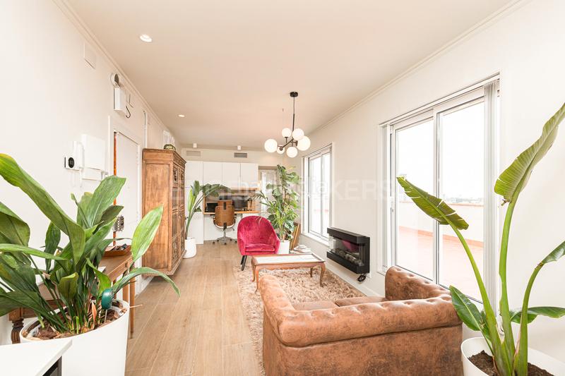 Foto 25835273-3ec4-44be-818b-69d8a3e0e86d. Ático exquisito sobreático en el eixample con amplia terraza comunitaria y vistas panorámicas en Barcelona