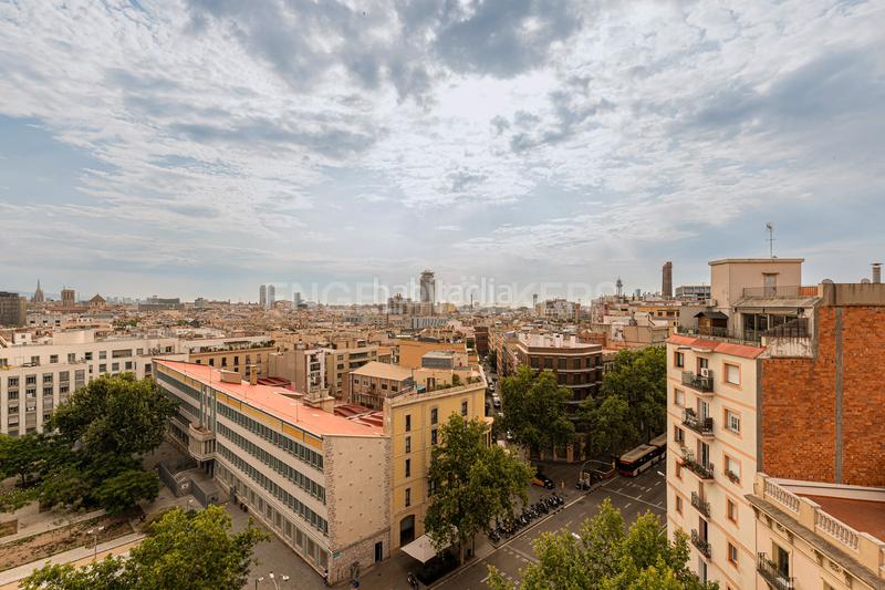 Foto b4e55cba-a7cb-46e8-9dd0-65c4c97b68dd. Ático exquisito sobreático en el eixample con amplia terraza comunitaria y vistas panorámicas en Barcelona