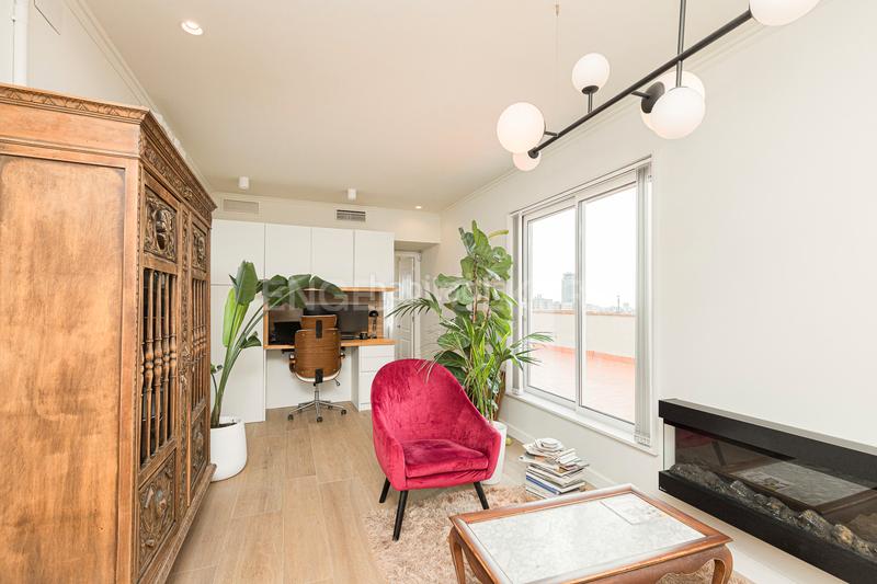 Foto e68cec79-c91c-4374-8fdd-f8e1841e6b06. Ático exquisito sobreático en el eixample con amplia terraza comunitaria y vistas panorámicas en Barcelona