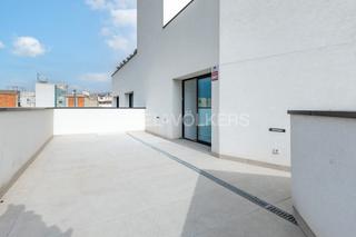 Dachwohnung in Navas. Ático de obra nueva con terraza en el clot