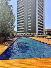 Miete Appartement in Diagonal Mar i el Front Marítim del Poblenou. Espectacular ático dúplex temporal con piscina y gimnasio en dia
