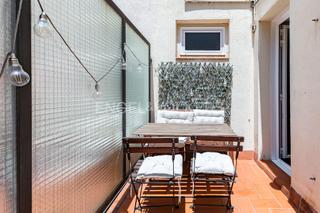 Attique à Gòtic. Luminoso dúplex reformado con terraza soleada en el gótico