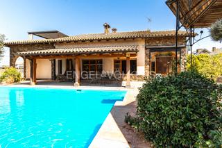 Casa a Palau-solità i Plegamans. Encantadora casa rústica con jardín y piscina en palau de plegam