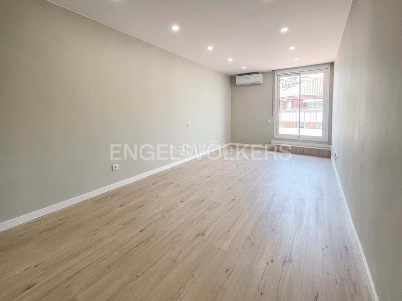 Foto 69674c8d-7535-44e3-8fb2-40f4aed9c6d8. Ático maravilloso ático con gran terraza a estrenar en eixample en Barcelona