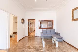 Alquiler Apartamento en L´Antiga Esquerra de l´Eixample. Piso totalmente equipado y amueblado