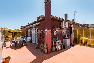 Appartement à Vila de Gràcia. Estupendo ático con terraza en el corazón de gràcia