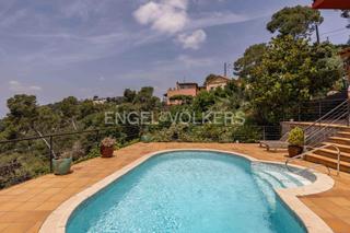 Lloguer Casa a Vallvidrera - Tibidabo - Les Planes. Exclusiva casa a cuatro vientos con piscina, jardín y vistas des