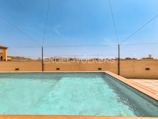 Rent Apartment in Guinardó. Espectacular piso temporal con piscina
