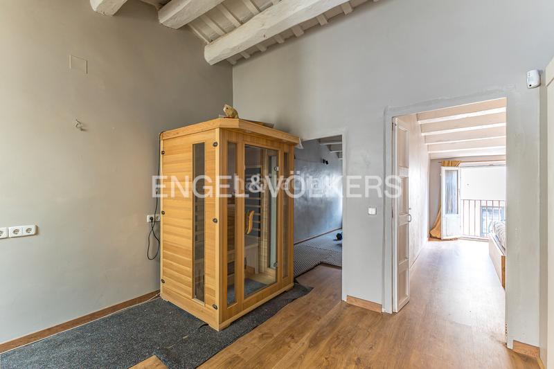 Foto 0793a8b4-96c3-4483-84ce-50e6086eab70. Attique avec chauffage dans Raval Barcelona