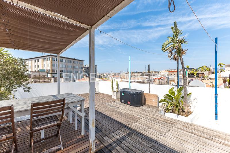 Foto 75543473-5374-4498-809a-4ad0bf0ab7f0. Attique avec chauffage dans Raval Barcelona