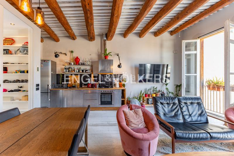 Foto a3be9ffe-aa47-4d64-824a-2b9857745cb0. Attique avec chauffage dans Raval Barcelona