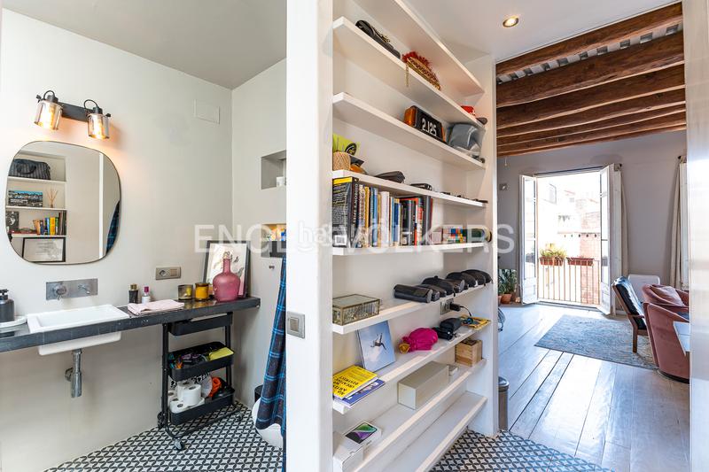 Foto b423fba7-9ba6-40a0-8bc5-2d6afaf89eef. Attique avec chauffage dans Raval Barcelona