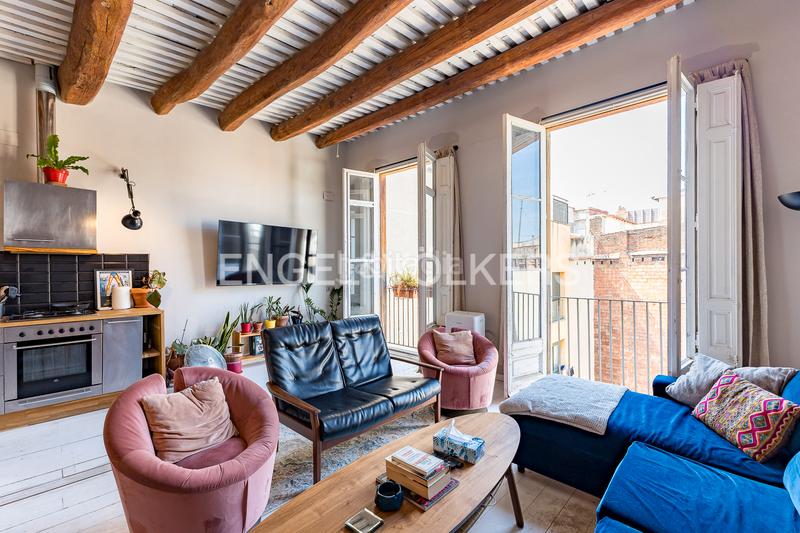 Foto cb5e929d-eb46-4e15-9ae6-34f96fcec218. Attique avec chauffage dans Raval Barcelona