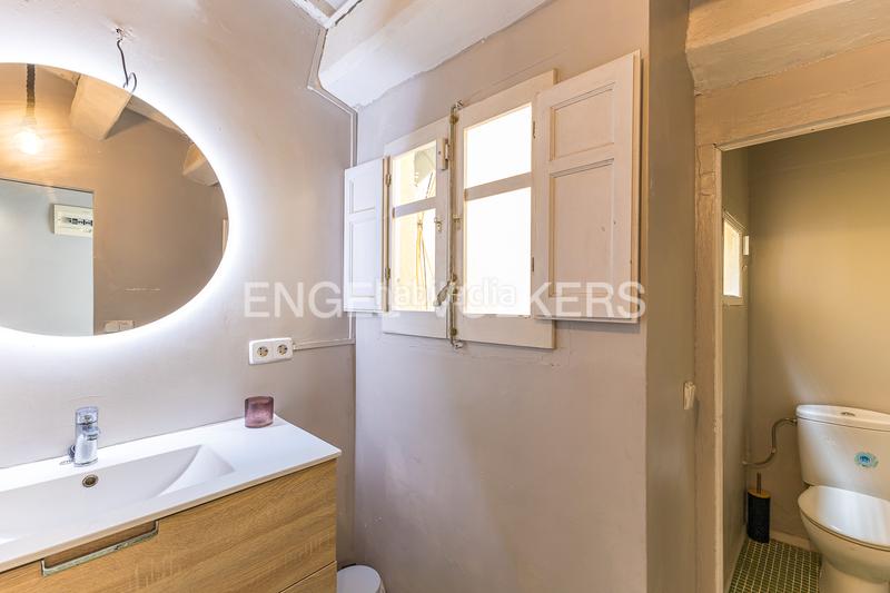 Foto e0c6be34-d6fc-4e8c-afd9-7243975dd673. Attique avec chauffage dans Raval Barcelona