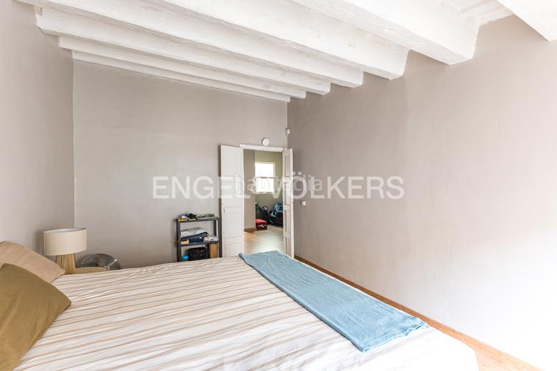 Foto ff55ccba-8a3e-4e1d-aac9-fcaae0ae8fb6. Attique avec chauffage dans Raval Barcelona