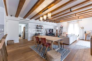 Àtic a St. Pere - Sta. Caterina - El Born. Exclusivo ático con terraza privada en born