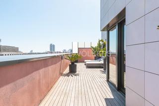 Àtic a Poblenou. Impresionante ático con terraza junto al mar