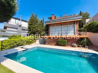 Lloguer Casa a La Plana-Bellsoleig. Preciosa casa con jardín y piscina