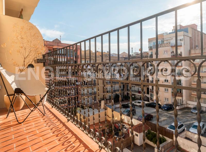 Foto 5570e46d-0a25-4eae-8f7b-7642724388e2. Alquiler apartamento encantador piso renovado temporal en gràcia en Barcelona