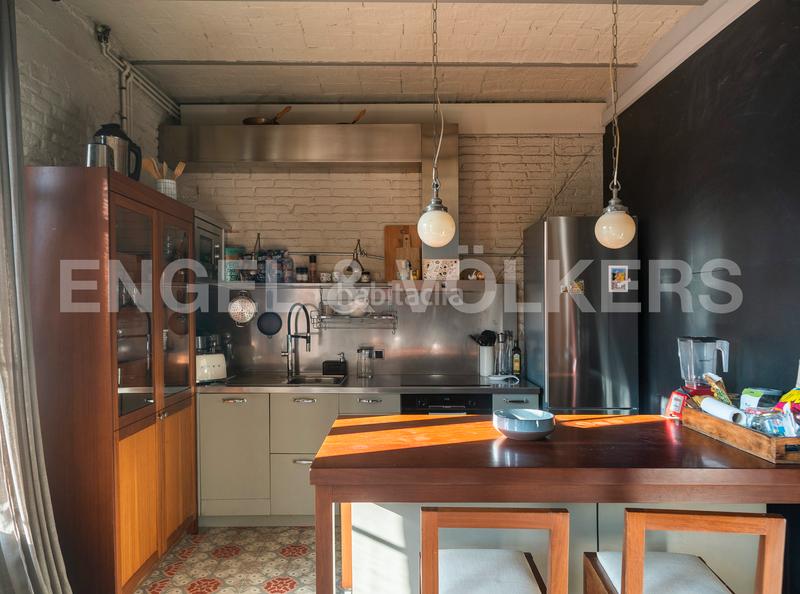 Foto b6b354a5-504b-46df-bf69-36b4a9a93a85. Alquiler apartamento encantador piso renovado temporal en gràcia en Barcelona