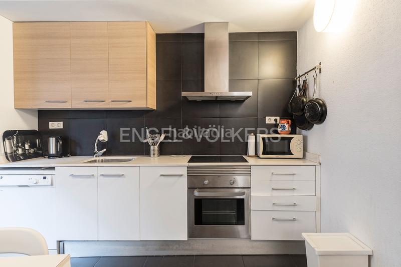 Foto f947d171-9fd2-483a-aec0-c37031bb2830. Piccolo appartamento con riscaldamento in Vila de Gràcia Barcelona