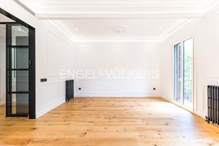 Apartment  Passeig sant joan. Increible piso recién reformado en passeig sant joan