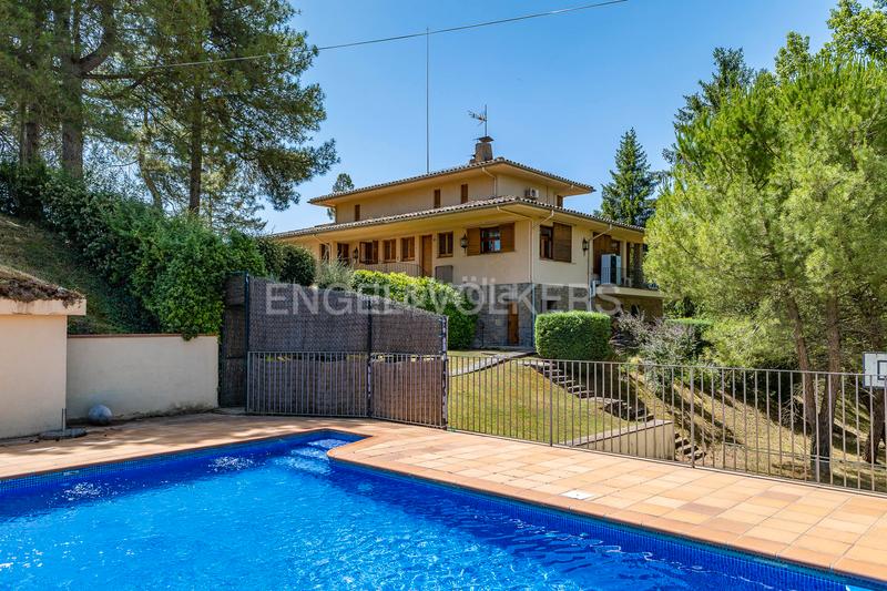 Foto 0511471f-7ece-4e75-9108-023018f4fdda. Casa amb calefacció aparcament piscina a Sant Boi de Lluçanès