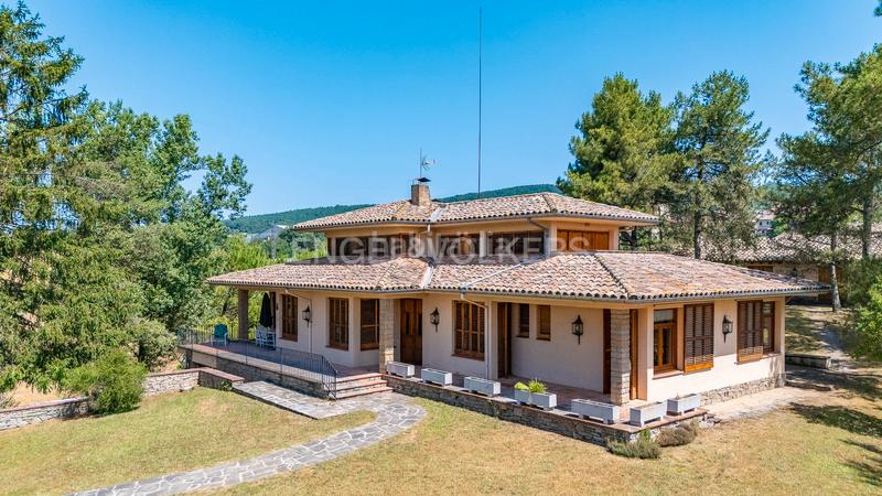 Foto 62afdfbc-bf47-42cd-abf3-3875a5691b67. Casa amb calefacció aparcament piscina a Sant Boi de Lluçanès