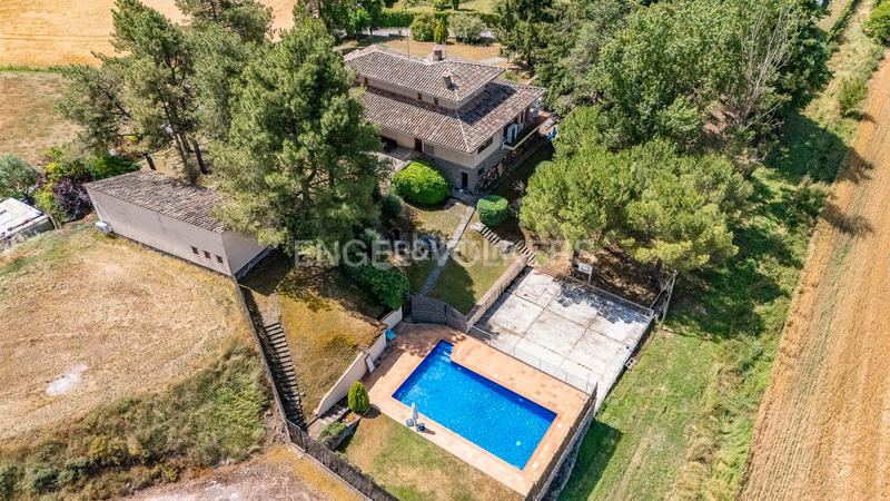 Foto 939ac6de-97b6-46dc-9b92-1977f247700c. Casa amb calefacció aparcament piscina a Sant Boi de Lluçanès