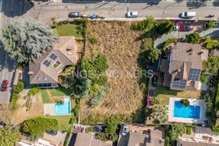 Wohngrundstück in Vilassar de Dalt. Parcela exclusiva de 1019 m con vistas privilegiadas y gran pote