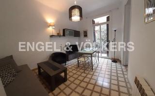 Rent Apartment in El Camp de l´Arpa del Clot. Fantástico piso de 4 dormitorios temporal