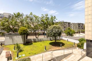 Appartement à La Catalana. Apartamento con terraza en sant adrià de besòs, comodidad y esti