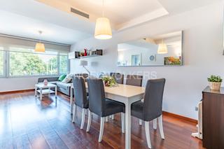 Appartement à La Catalana. Exclusivo apartamento con piscina y licencia turística en sant a