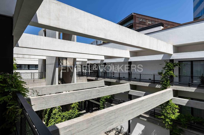 Foto bb96e496-aecd-4282-ae4e-96b07ae89bb1. Àtic amb calefacció a El Parc i la Llacuna del Poblenou Barcelona