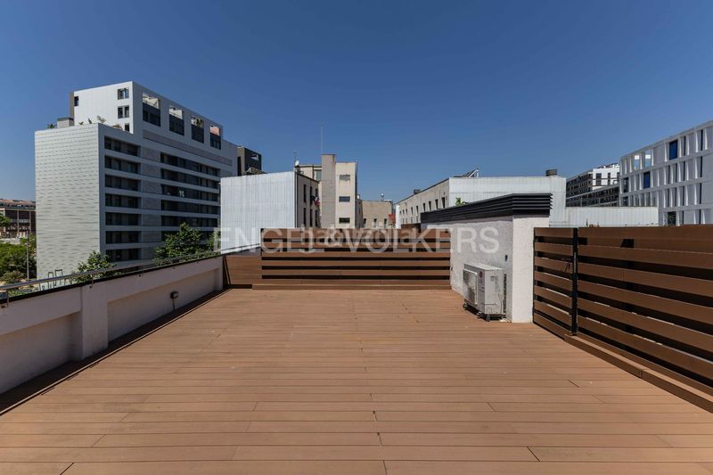 Foto bbc00131-3e7b-4a49-a478-c5734bfbe7cb. Àtic amb calefacció a El Parc i la Llacuna del Poblenou Barcelona