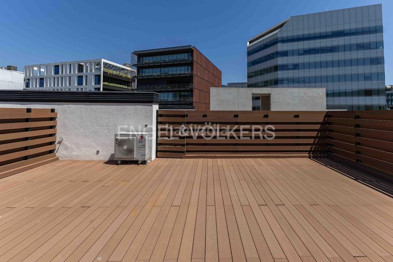 Foto de1f47bf-cade-4501-a07e-f09ae2763e38. Àtic amb calefacció a El Parc i la Llacuna del Poblenou Barcelona