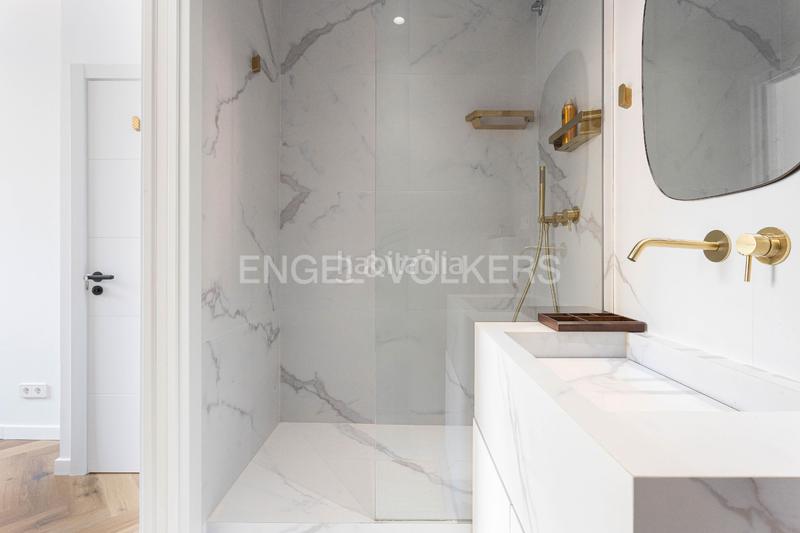 Foto 989e54b2-c2e8-4ae8-a2bf-f55e0c6f29e4. Alquiler apartamento exclusivo piso reformado en el corazón de leixample en Barcelona