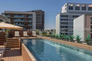 Loft à El Parc i la Llacuna del Poblenou. Loft moderno en poblenou con piscina