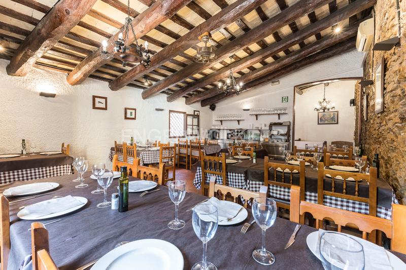 Foto 080aa0d4-40e9-44b9-a06c-e5f9f4312a17. Casa fantástica casa histórica en el centro de Horta en Barcelona