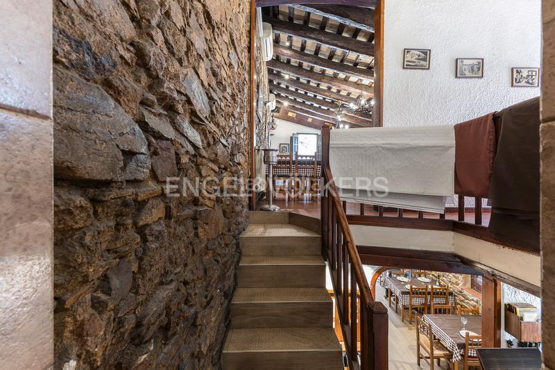 Foto 0855867b-7ae4-48d0-bc15-3dae26604bf8. Casa fantástica casa histórica en el centro de Horta en Barcelona