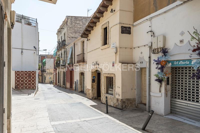Foto 8f9bed73-db46-4831-85b4-27f7f07f97d9. Casa fantástica casa histórica en el centro de Horta en Barcelona