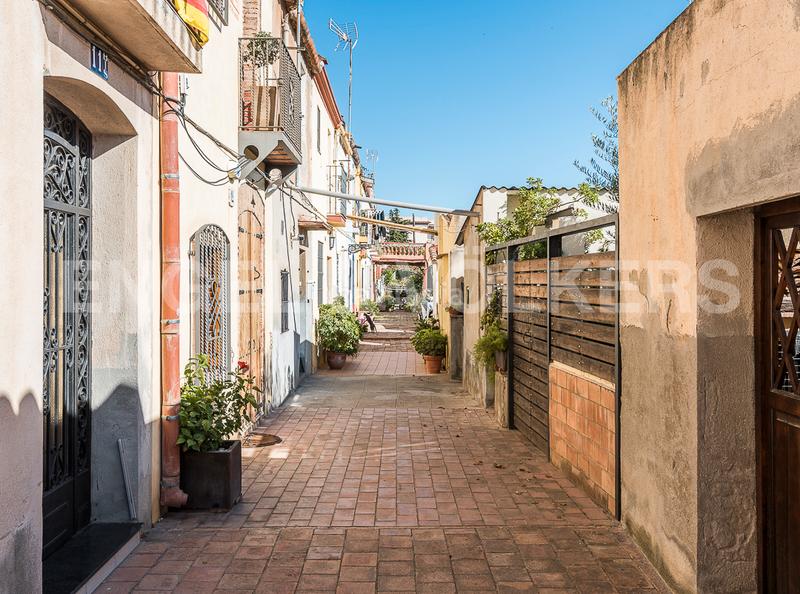 Foto c4ea2c54-fca4-4961-b70e-053bf0b4ce5b. Casa fantástica casa histórica en el centro de Horta en Barcelona