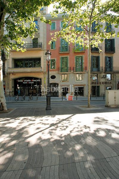 Foto e9dd4c9e-598a-4295-a79b-c75642eeeb6a. Alquiler apartamento  con terraza en la rambla temporal en Barcelona