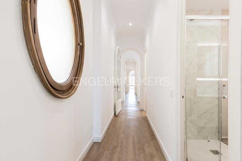 Foto 03d6168b-85ff-4c86-a7eb-6b5e09479560. Apartamento espectacular piso amplio, alto y soleado en gran via, eixample en Barcelona