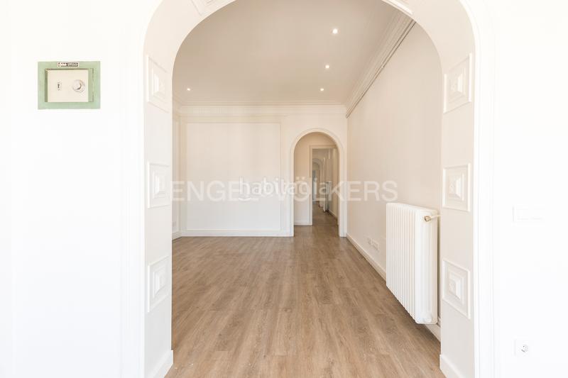 Foto 06dc9887-fcd6-4da8-b0bf-bfbbdfca2636. Apartamento espectacular piso amplio, alto y soleado en gran via, eixample en Barcelona